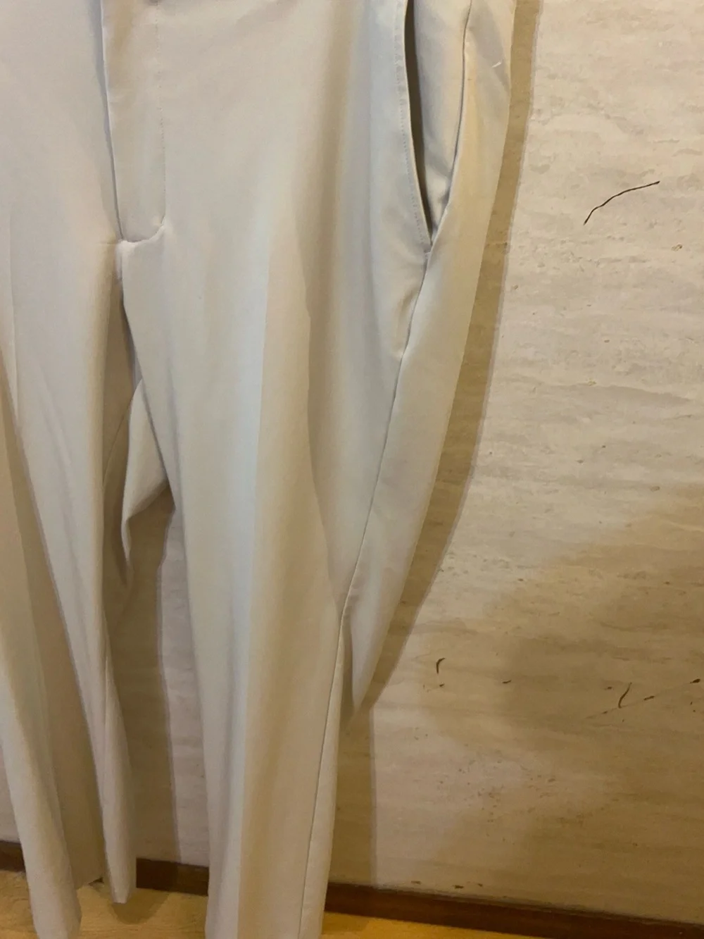 NWT- GREG NORMAN CLUBHOUSE PANT NATURAL PERFORMANCE